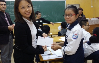 TRAO ĐỔI QUA THƯ